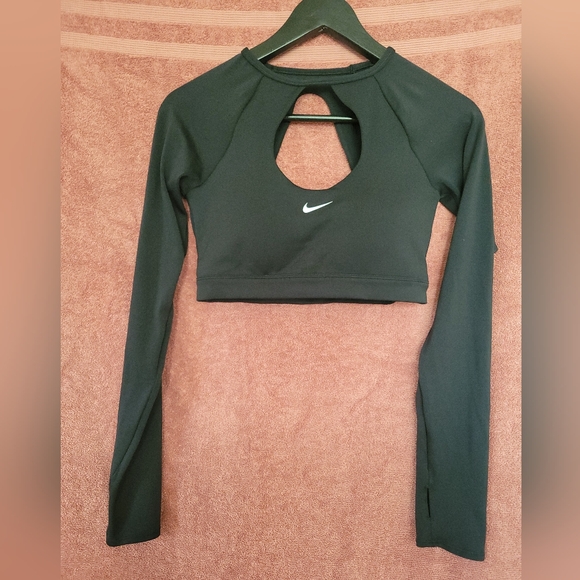 Nike Women's Dri Fit Black Cut-Out Crop Top - Picture 1 of 4